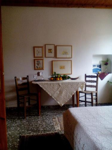 Postel nebo postele na pokoji v ubytování Nightingale Cottage Pelion