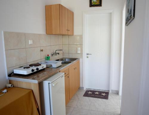 Η κουζίνα ή μικρή κουζίνα στο Kappatos Studios & Apartments