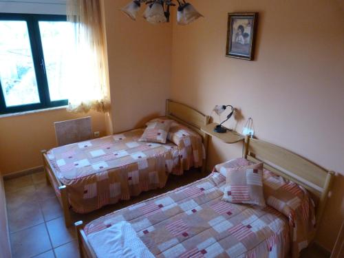 Ένα ή περισσότερα κρεβάτια σε δωμάτιο στο Casa Rural Zapatero