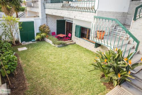 Κήπος έξω από το Help Yourself Hostels - Carcavelos Coast