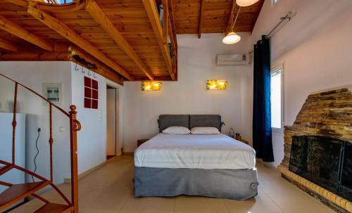 A bed or beds in a room at Kalamata Suites
