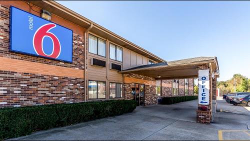 Motel 6-Troy, IL