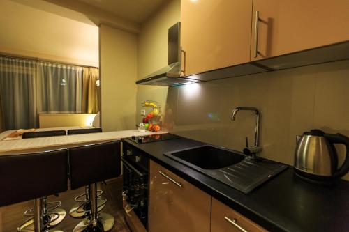 Cuisine ou kitchenette dans l'établissement Atlantic Hotel