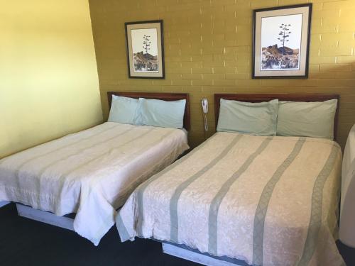 A bed or beds in a room at Blue Star Inn