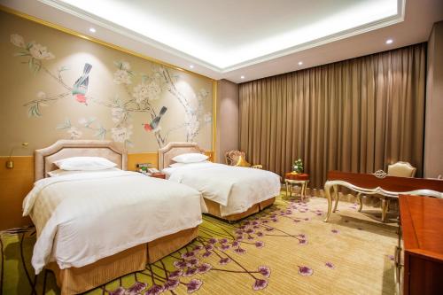 a hotel room with two beds and a piano at JinLing Hotel SanFangXiang in Jiangyin
