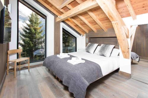 מיטה או מיטות בחדר ב-Chalet La Source - Chamonix All Year