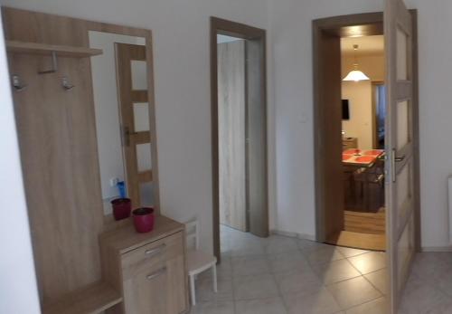 a hallway with a door leading to a bathroom at Ubytování u Kratochvílů in Dolní Dunajovice