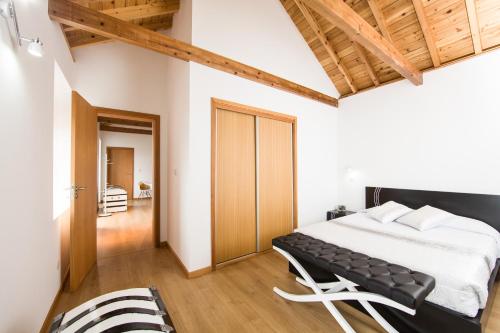 Ένα ή περισσότερα κρεβάτια σε δωμάτιο στο Casa Alto da Ladeira