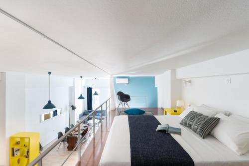 Postel nebo postele na pokoji v ubytování Boutique Central Apartments Acropolis View
