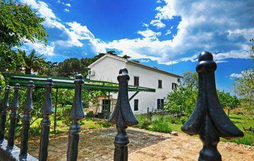 Κήπος έξω από το Villa Lanima