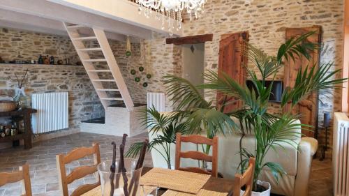 a dining room with a table and some plants at Casa Pablo in Badalucco