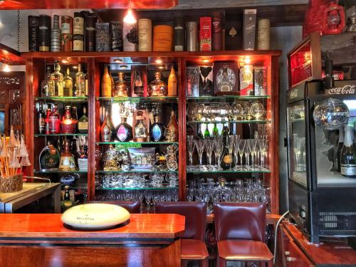 El lounge o bar de Mara Ath