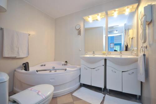 Kylpyhuone majoituspaikassa Hotel Oaza