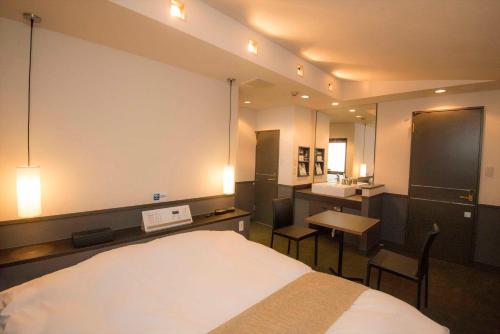 Ένα ή περισσότερα κρεβάτια σε δωμάτιο στο Hotel Double Funabashi