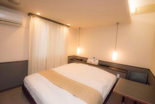 Ένα ή περισσότερα κρεβάτια σε δωμάτιο στο Hotel Double Funabashi