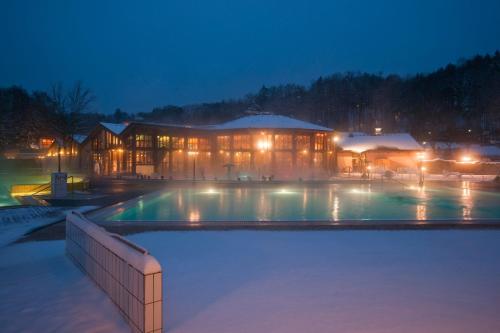 Swimming pool sa o malapit sa Gästehaus Zieserl