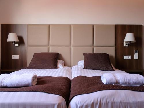 Ένα ή περισσότερα κρεβάτια σε δωμάτιο στο Logis Hotel Cara Sol