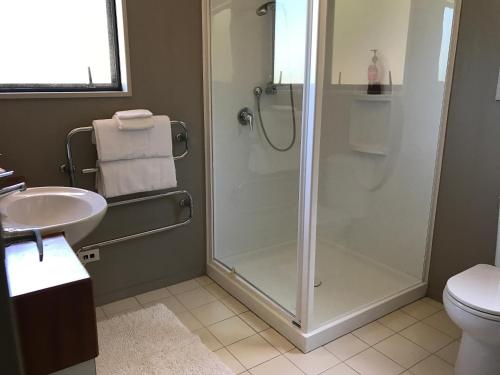 a bathroom with a shower and a sink at Miranda Sea View Apartment in Miranda