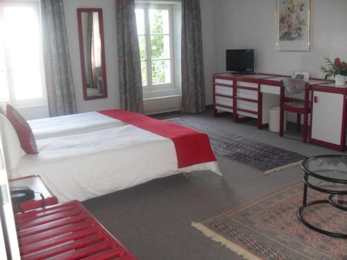 Ein Bett oder Betten in einem Zimmer der Unterkunft Auberge de l'Ecu Vaudois
