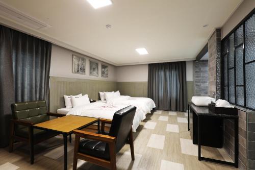 Katil atau katil-katil dalam bilik di Hotel Mondavi