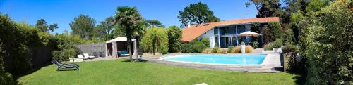 a house with a swimming pool in a yard at Chambre d'Hôtes Etchebri in Anglet