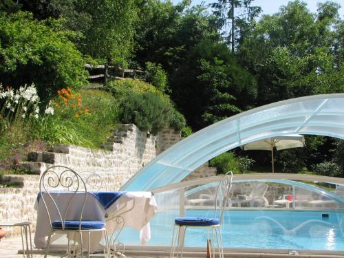 A piscina localizada em Le Petit Massigny ou nos arredores