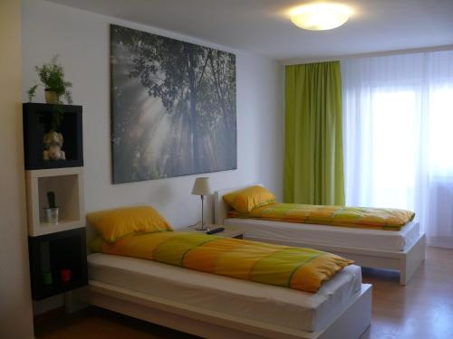 En eller flere senge i et værelse på Apartments Jahnstraße