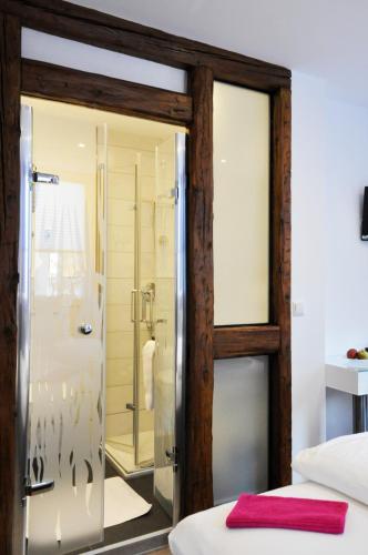 a bathroom with a shower and a glass door at Hotel Restaurant Krehl's Linde in Stuttgart