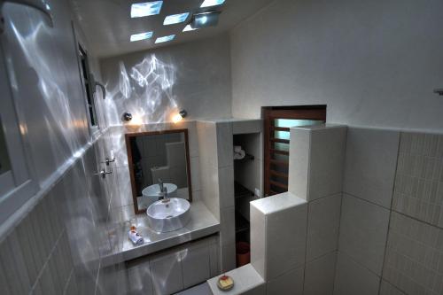 Ett badrum på Hotel Gerard et Francine