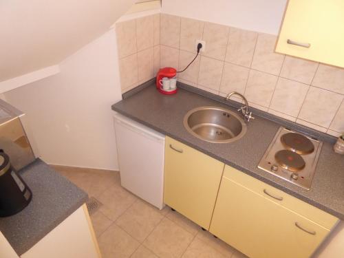 Kuchyňa alebo kuchynka v ubytovaní Studio Apartment Mila