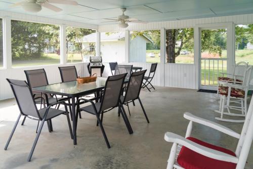 Gallery image of Grandma's Cottage Sleeps 10 in Columbia