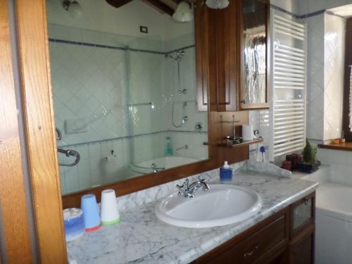 Et badeværelse på Casa delle Noci b&b
