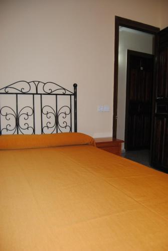 Ένα ή περισσότερα κρεβάτια σε δωμάτιο στο Hostal Ávila