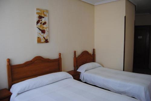 Ένα ή περισσότερα κρεβάτια σε δωμάτιο στο Hostal Ávila