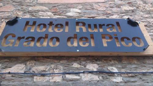 a sign for a hotelroidroid grandgio del piccolo at Hotel Rural Grado del Pico in Grado del Pico