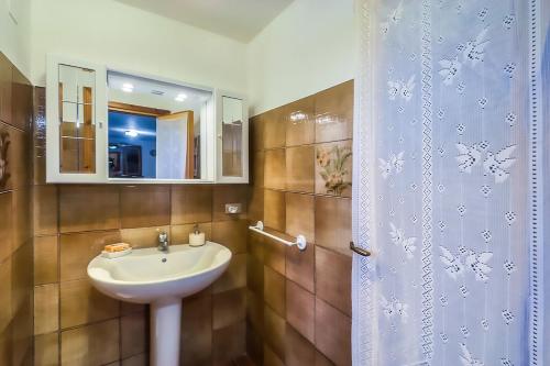 Kúpeľňa v ubytovaní Alghero Guest House - Appartamenti in Villetta di Campagna, Piscina fuori terra a 4 minuti di auto dalla città