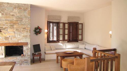 a living room with a couch and a fireplace at EL Villa Pelion in Chorto