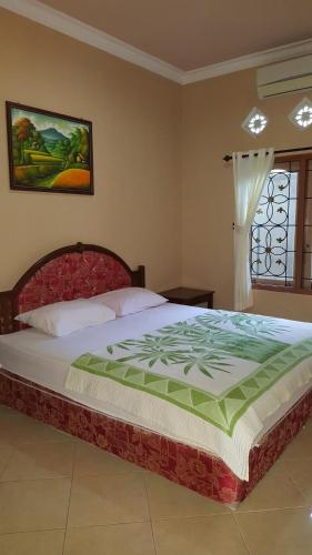 Voodi või voodid majutusasutuse Sari Inn Kuta Lombok toas