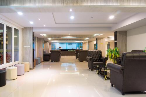 a waiting area with chairs and a waiting room at NRC Residence in Lat Krabang