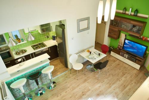 an overhead view of a kitchen and living room at Studio Apartment Green Wall in Zagreb
