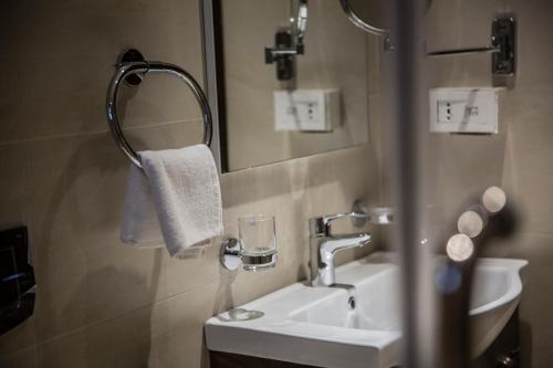 Koupelna v ubytování Naylover Hotel Suites