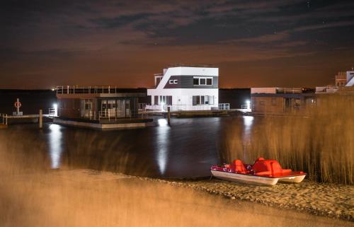 a boat sitting on the shore of a body of water at Goitzsche Resort in Bitterfeld