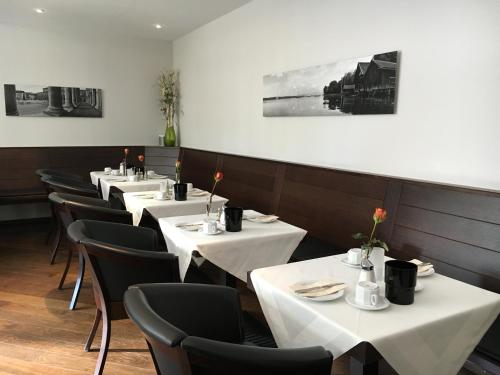 Un restaurante o sitio para comer en Hotel Sollner Hof
