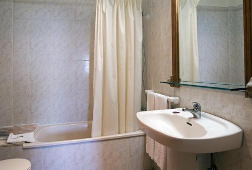 Kúpeľňa v ubytovaní Apartamentos Baja Del Secreto