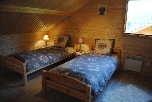 En eller flere senge i et værelse på Christelle et Laeticia