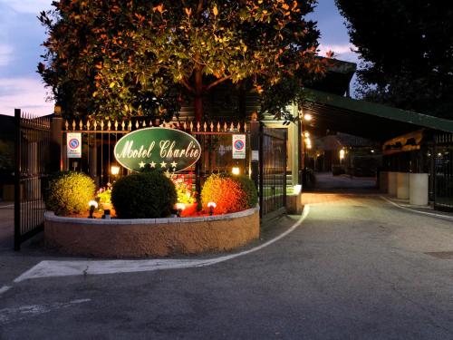 SettalaにあるMotel Hotel Charlieのギャラリーの写真