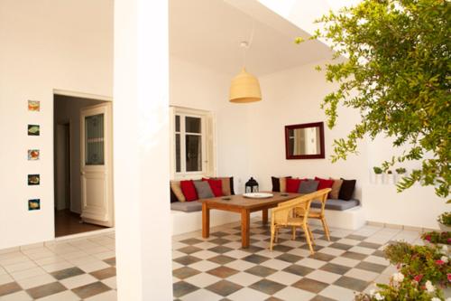a living room with a table and a couch at Casa Aiora in Adamas