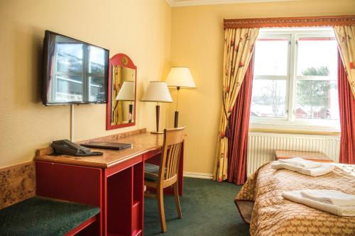 Televisyen dan/atau pusat hiburan di Tysfjord Hotel