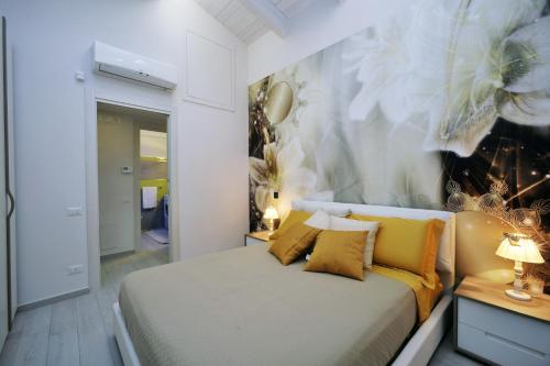 A bed or beds in a room at Luxury Apartment Della Marca