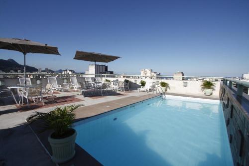 Piscina de la sau aproape de Américas Benidorm Hotel